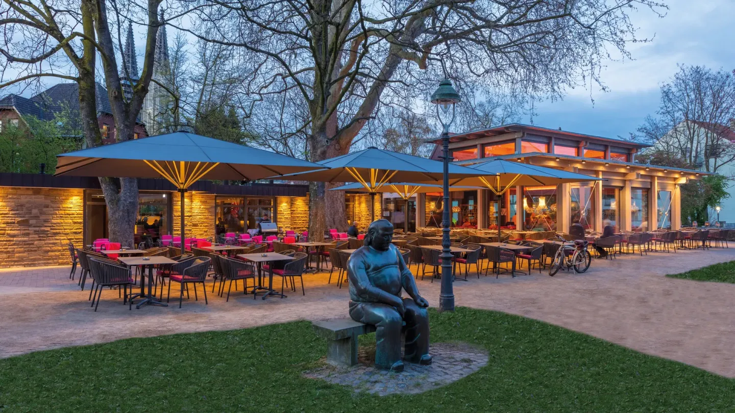 Sonnenschirme für gewerbliche und öffentliche Bereiche Sonnenschirme für gewerbliche und öffentliche Bereiche