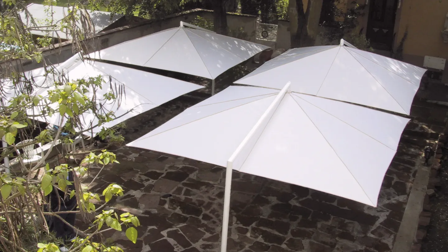 Sonnenschirme für gewerbliche und öffentliche Bereiche Sonnenschirme für gewerbliche und öffentliche Bereiche