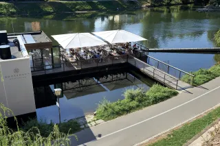 Sonnenschirme für gewerbliche und öffentliche Bereiche Sonnenschirme für gewerbliche und öffentliche Bereiche