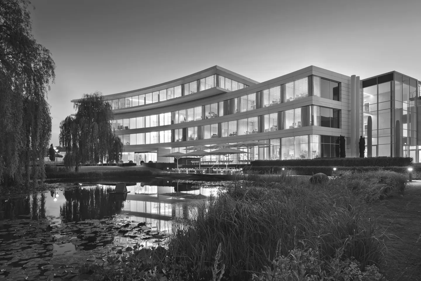 Sonnenschirme für gewerbliche und öffentliche Bereiche Sonnenschirme für gewerbliche und öffentliche Bereiche