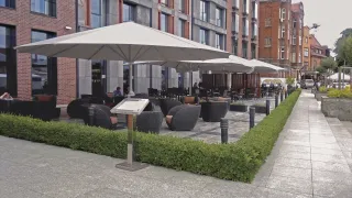 Sonnenschirme für gewerbliche und öffentliche Bereiche Sonnenschirme für gewerbliche und öffentliche Bereiche