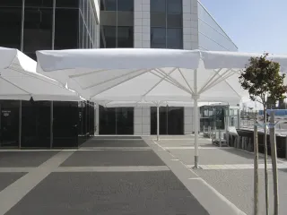 Sonnenschirme für gewerbliche und öffentliche Bereiche Sonnenschirme für gewerbliche und öffentliche Bereiche