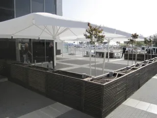 Sonnenschirme für gewerbliche und öffentliche Bereiche Sonnenschirme für gewerbliche und öffentliche Bereiche