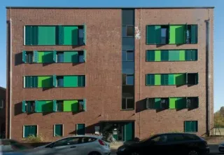 Schiebefaltläden als Sonnen- und Sichtschutz Schiebefaltläden als Sonnen- und Sichtschutz