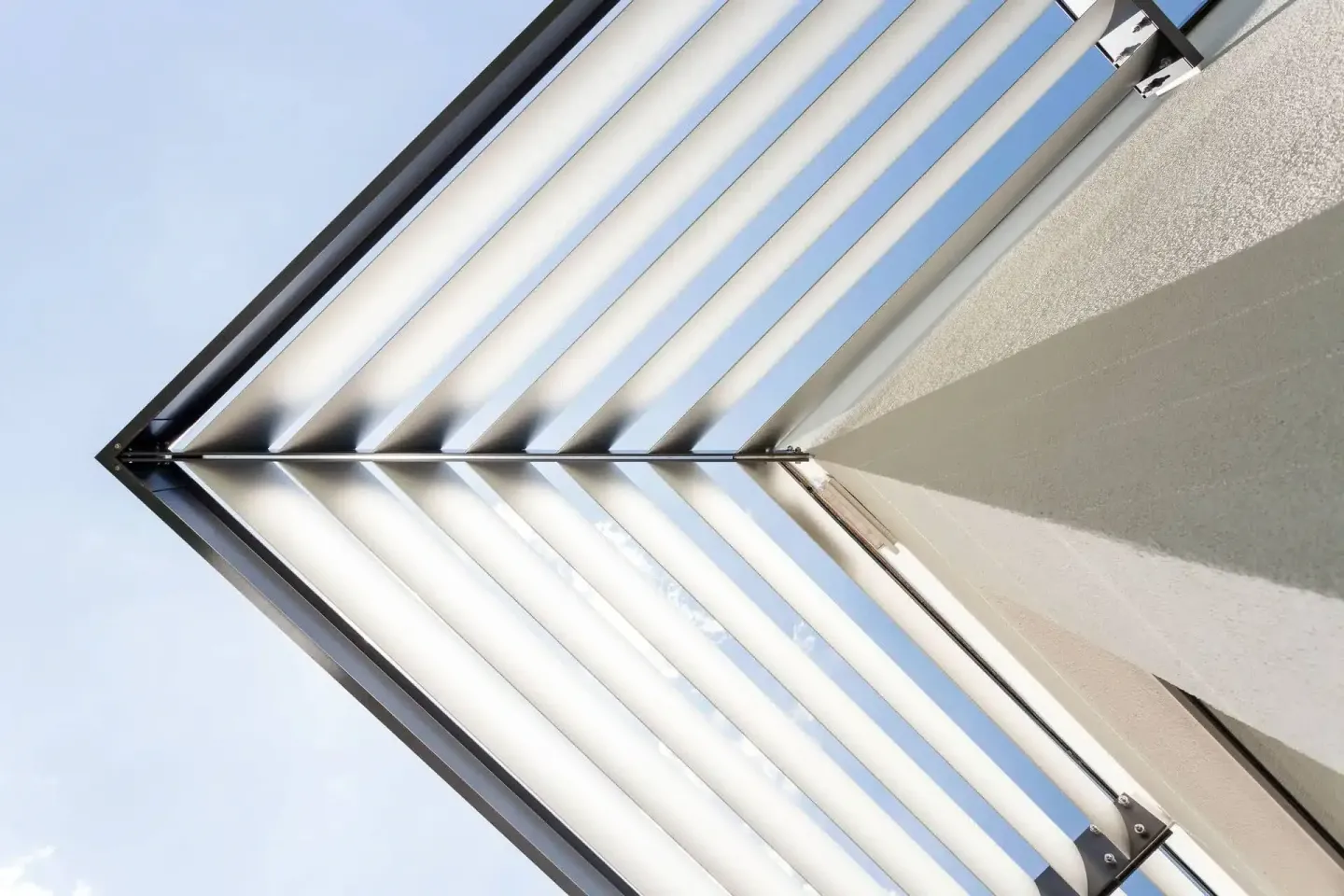 Sonnenschutzlamellen als Sonnen- und Sichtschutz Sonnenschutzlamellen als Sonnen- und Sichtschutz