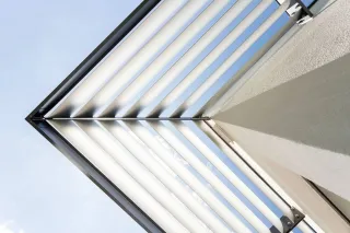 Sonnenschutzlamellen als Sonnen- und Sichtschutz Sonnenschutzlamellen als Sonnen- und Sichtschutz