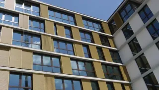Schiebeläden als individuelle Beschattungslösungen