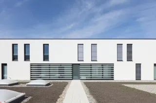 Sonnenschutzlamellen als Sonnen- und Sichtschutz Sonnenschutzlamellen als Sonnen- und Sichtschutz