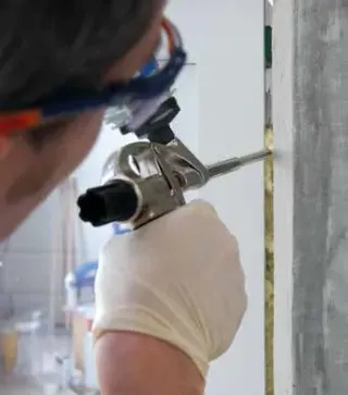 Abdichtungs- und Befestigungssysteme für die Fenster- und Fassadenmontage Abdichtungs- und Befestigungssysteme für die Fenster- und Fassadenmontage