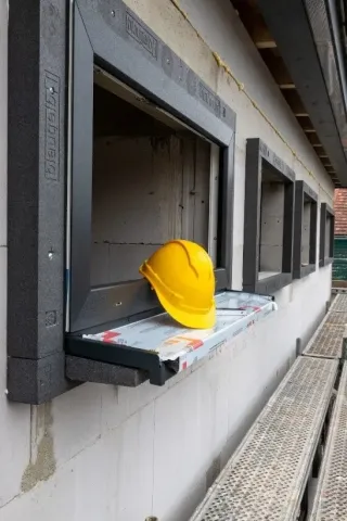 Vorwandmontage-System - Fenster- und Türelemente in der Dämmebene Vorwandmontage-System - Fenster- und Türelemente in der Dämmebene