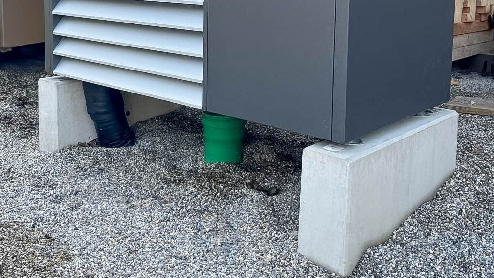 Fertigfundamente für Wärmepumpen und Ladestationen