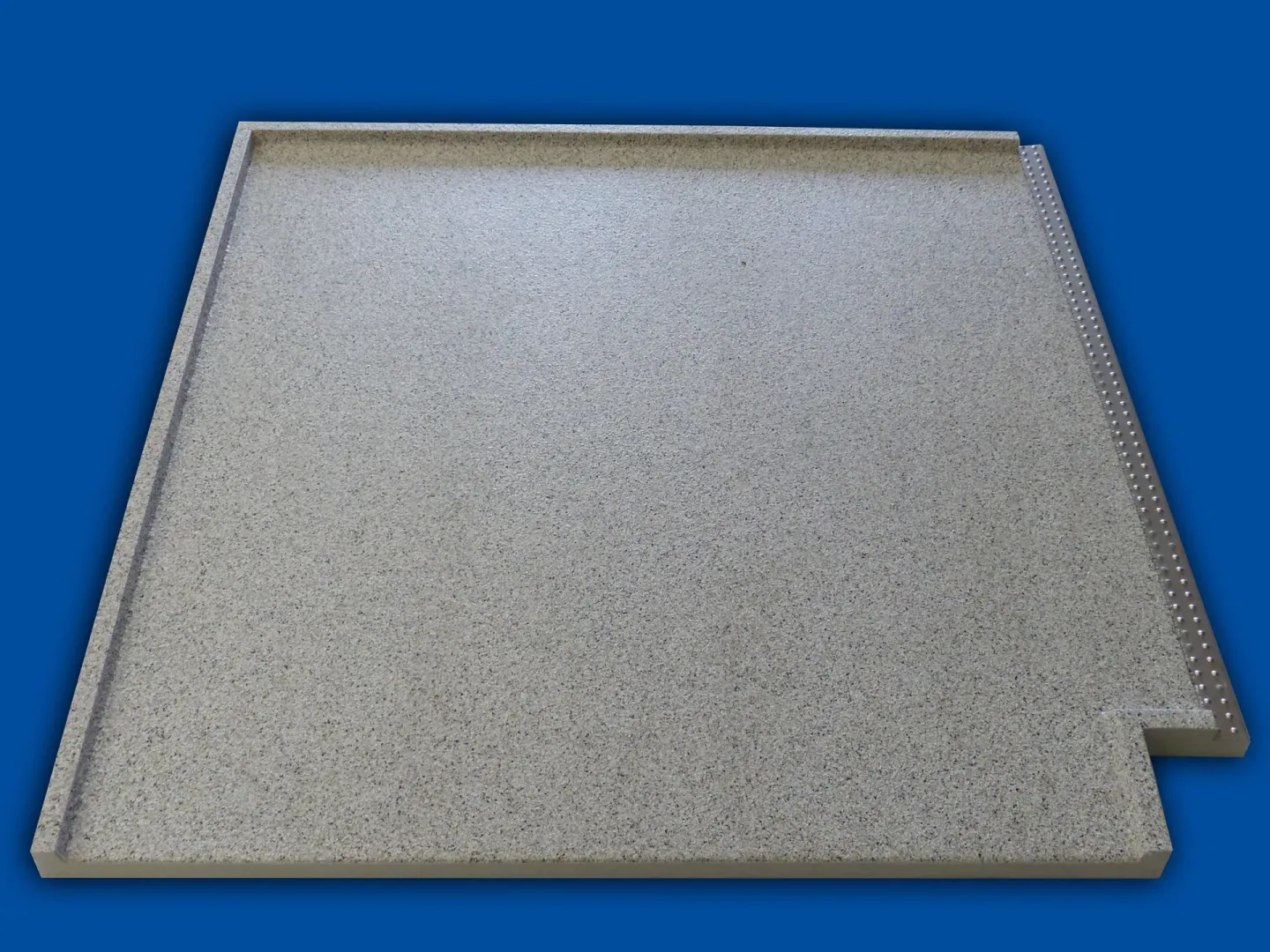Freitragende Balkonbodenplatten und Treppenstufen aus Polymerbeton Freitragende Balkonbodenplatten und Treppenstufen aus Polymerbeton