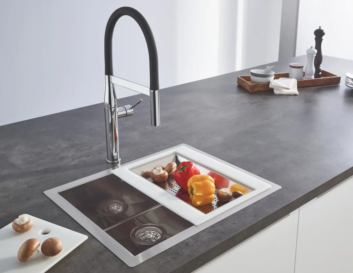 GROHE Spülbecken aus Edelstahl und Mineralwerkstoff GROHE Spülbecken aus Edelstahl und Mineralwerkstoff