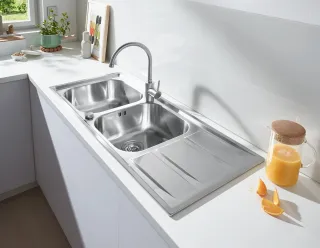 GROHE Spülbecken aus Edelstahl und Mineralwerkstoff GROHE Spülbecken aus Edelstahl und Mineralwerkstoff