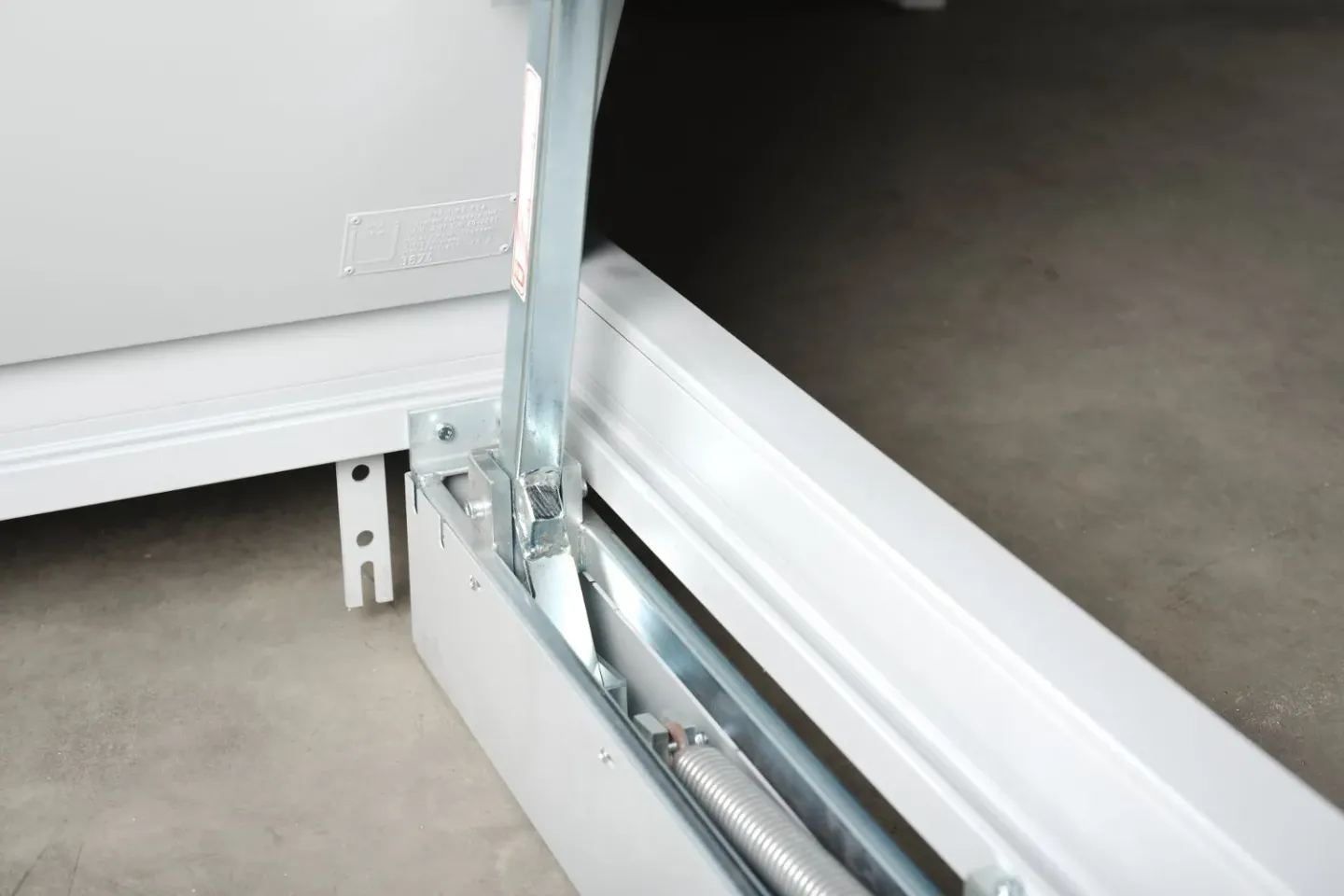 Deckenklappen, T90 Brandschutz und Rauchschutz für den horizontalen Einbau Deckenklappen, T90 Brandschutz und Rauchschutz für den horizontalen Einbau