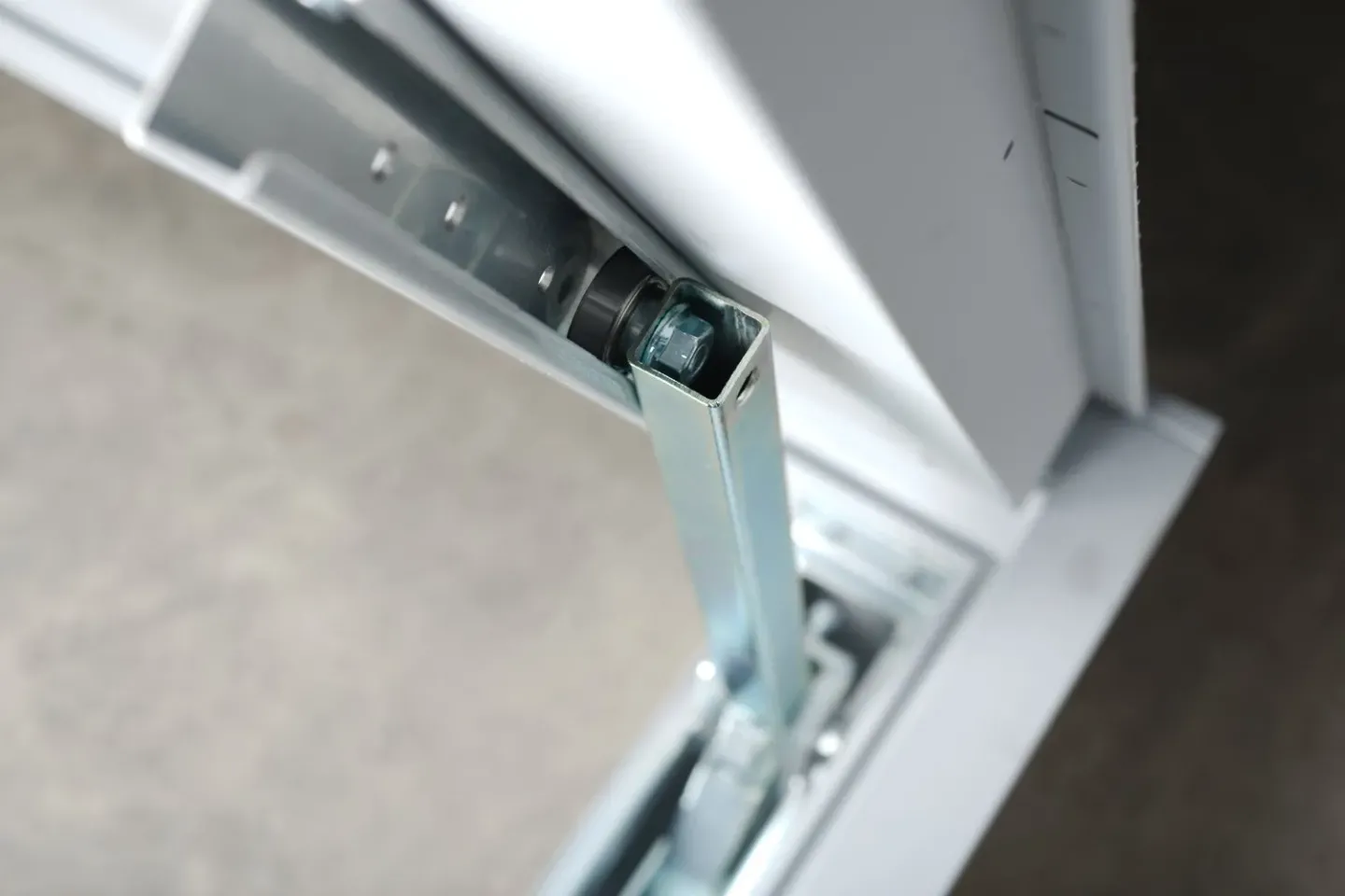 Deckenklappen, T90 Brandschutz und Rauchschutz für den horizontalen Einbau Deckenklappen, T90 Brandschutz und Rauchschutz für den horizontalen Einbau