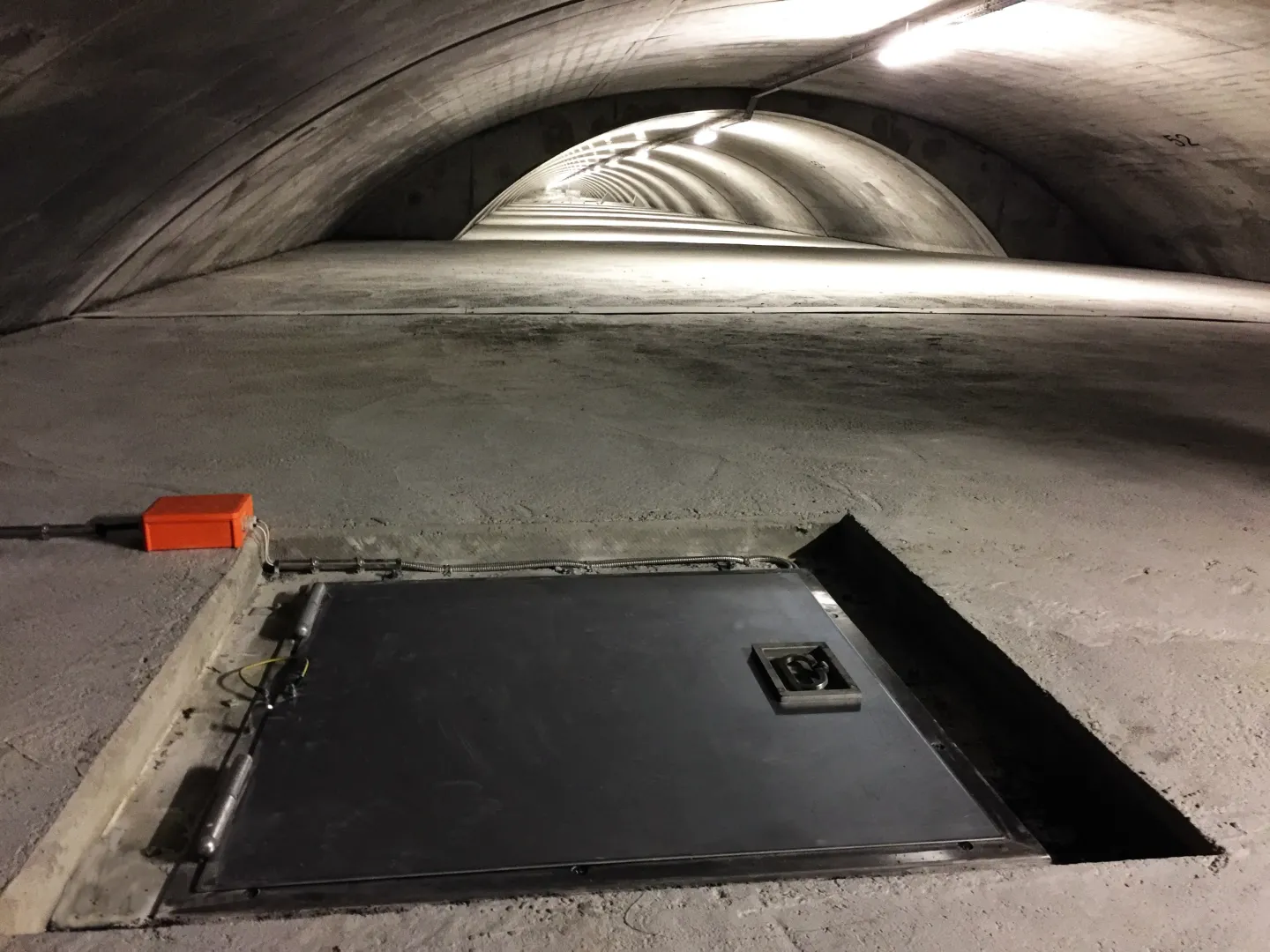 Deckenklappen, T90 Brandschutz und Rauchschutz für den horizontalen Einbau Deckenklappen, T90 Brandschutz und Rauchschutz für den horizontalen Einbau