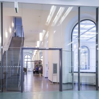 Brandschutzelemente für öffentliche Gebäude beim Bauen im Bestand