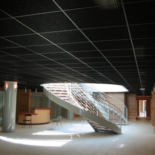 Lichtrasterdecken aus Aluminium und Kunststoff