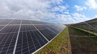 Montagesysteme für PV-Anlagen im Freiland und auf Carports