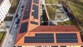 Montagesysteme für PV-Anlagen auf Schrägdächern Montagesysteme für PV-Anlagen auf Schrägdächern