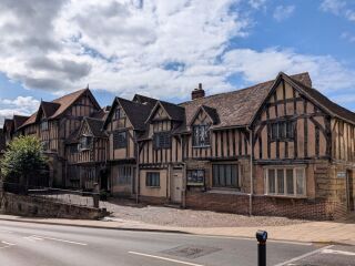 Historischer Bau mit neuer Fußbodenheizung Historischer Bau mit neuer Fußbodenheizung