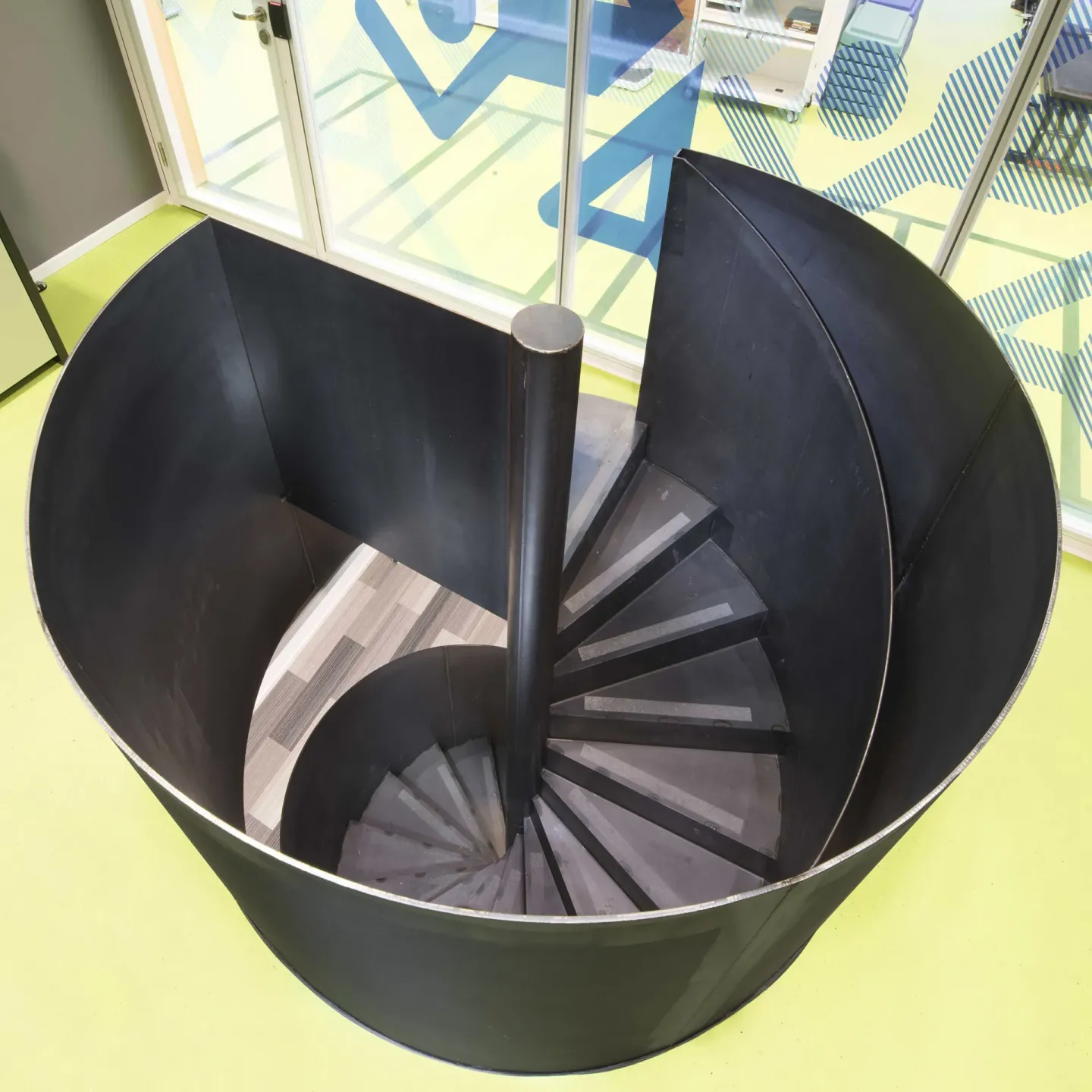 Spindeltreppen aus Stahl Spindeltreppen aus Stahl