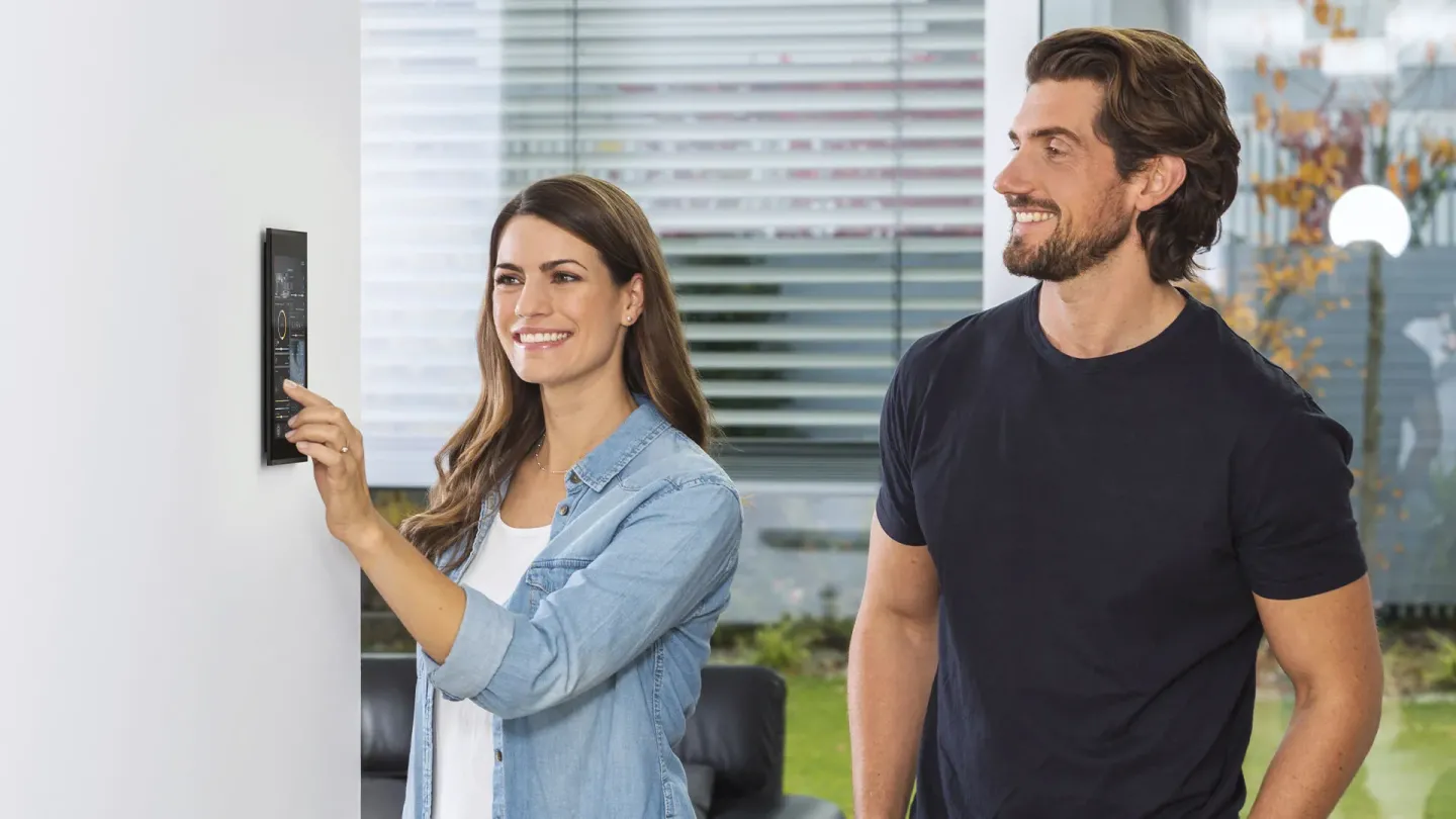 KNX-Bedienpanels zur Haus- und Gebäudesteuerung KNX-Bedienpanels zur Haus- und Gebäudesteuerung