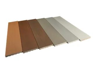 Coextrudierte und extrudierte Holzkomposit-Terrassendielen (WPC) Coextrudierte und extrudierte Holzkomposit-Terrassendielen (WPC)