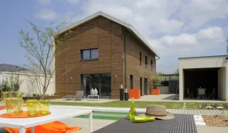 Coextrudierte und extrudierte Holzkomposit-Terrassendielen (WPC) Coextrudierte und extrudierte Holzkomposit-Terrassendielen (WPC)