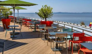 Coextrudierte und extrudierte Holzkomposit-Terrassendielen (WPC) Coextrudierte und extrudierte Holzkomposit-Terrassendielen (WPC)