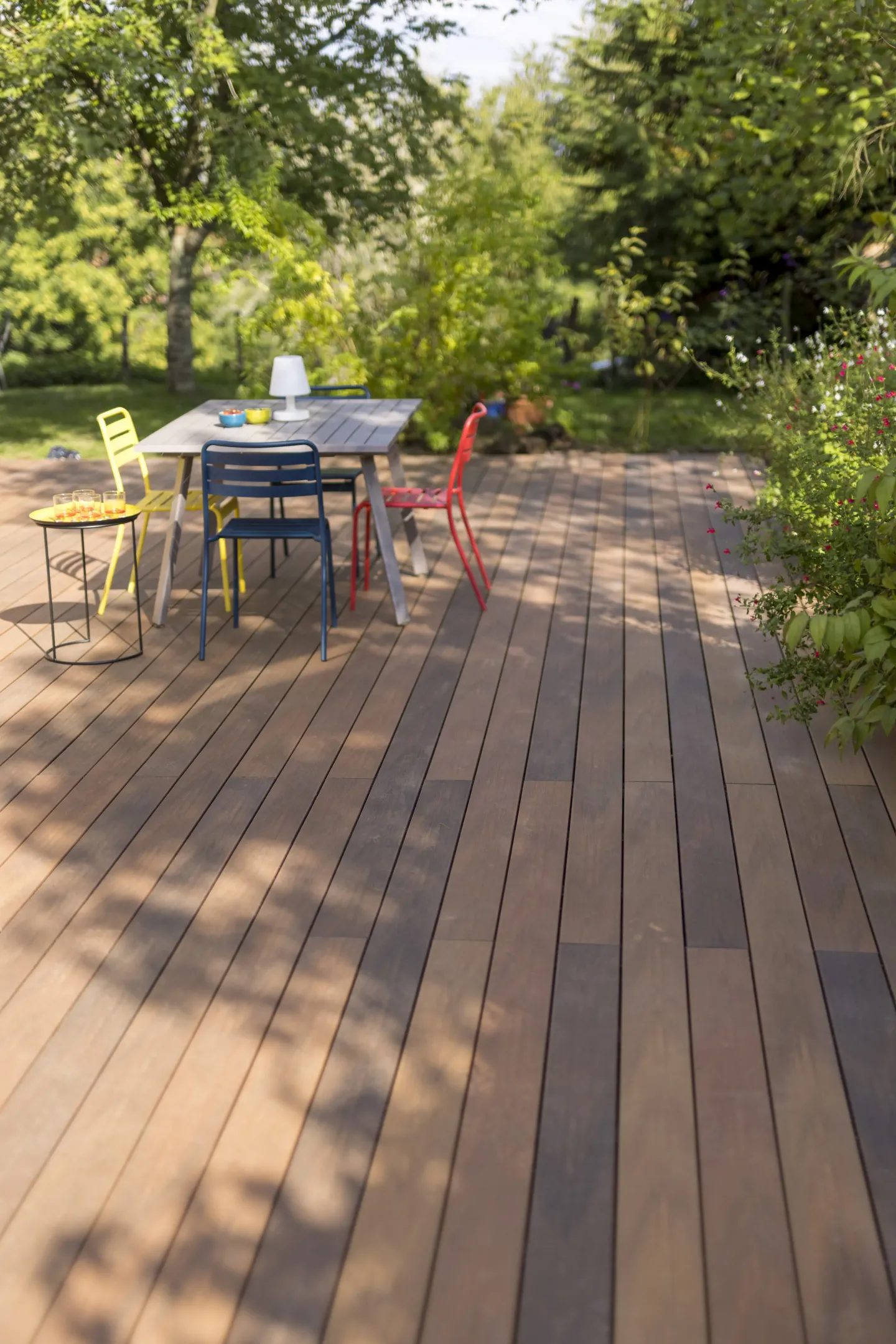 Coextrudierte und extrudierte Holzkomposit-Terrassendielen (WPC) Coextrudierte und extrudierte Holzkomposit-Terrassendielen (WPC)