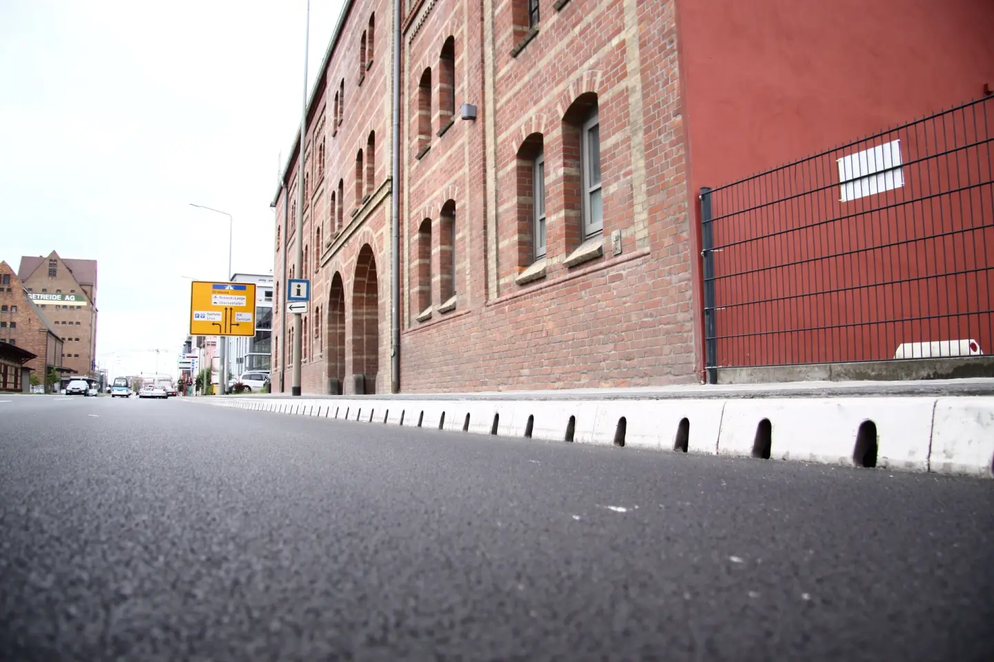 Linienentwässerung Infrastruktur: Straßenrand Linienentwässerung Infrastruktur: Straßenrand