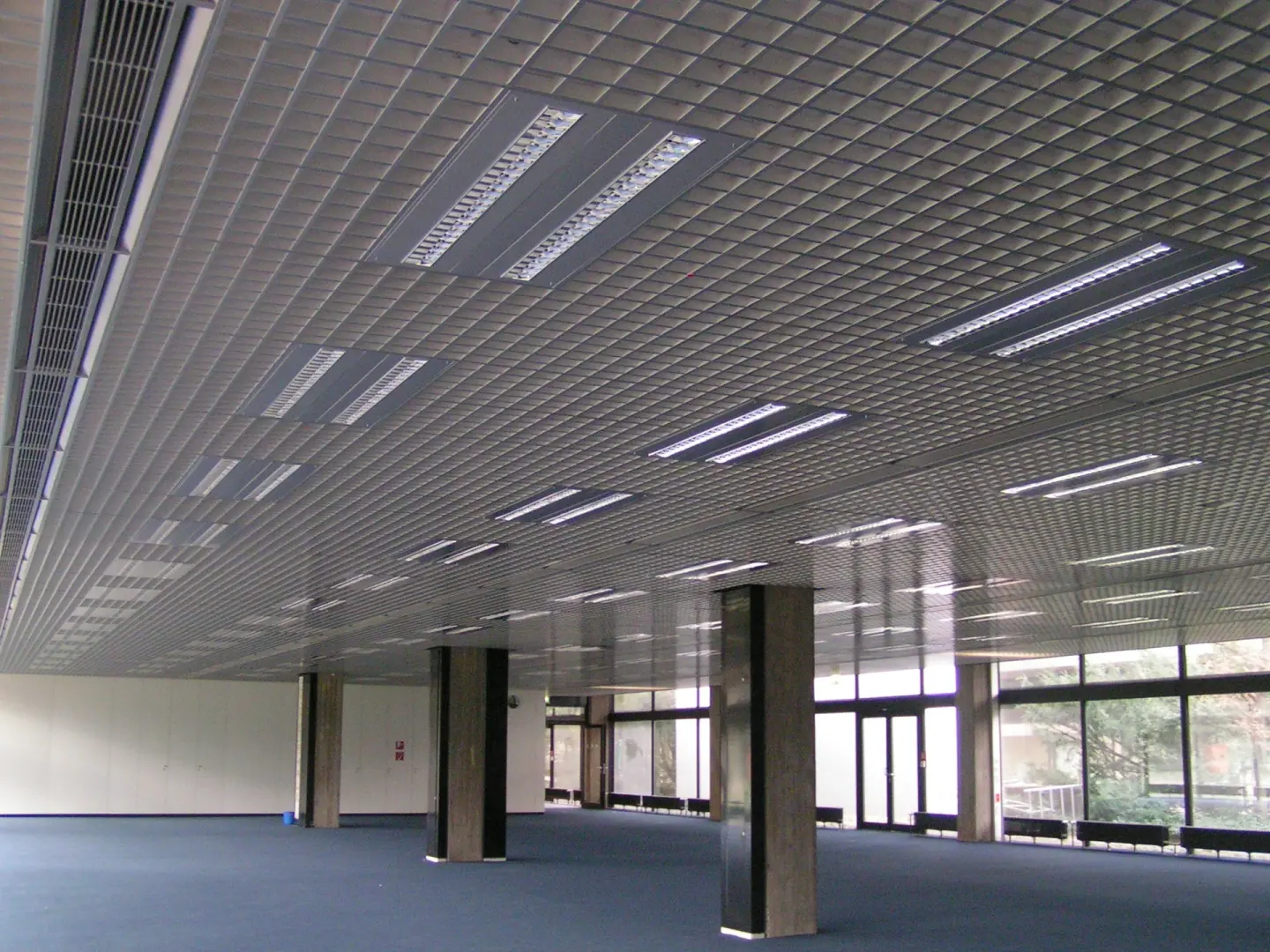 Metalldecken: Streckmetall-, Lamellen- und Rasterdecken Metalldecken: Streckmetall-, Lamellen- und Rasterdecken