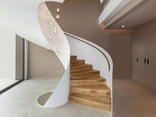 Skulpturale Treppenbaukunst aus Stahl