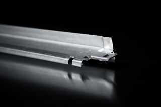 Rockfon® Akustikdecken-Unterkonstruktion (Speziallösung mit Korrosionsschutz) Querschiene T24 Klick D2890