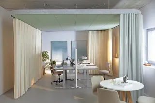 Akustik-Deckensegel und Akustikbaffeln Akustik-Deckensegel und Akustikbaffeln