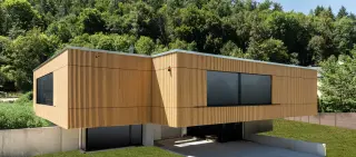 Holzoberflächenbehandlung, Holz-Veredelung; behandelte Profilhölzer aus Fichte Holzoberflächenbehandlung, Holz-Veredelung; behandelte Profilhölzer aus Fichte