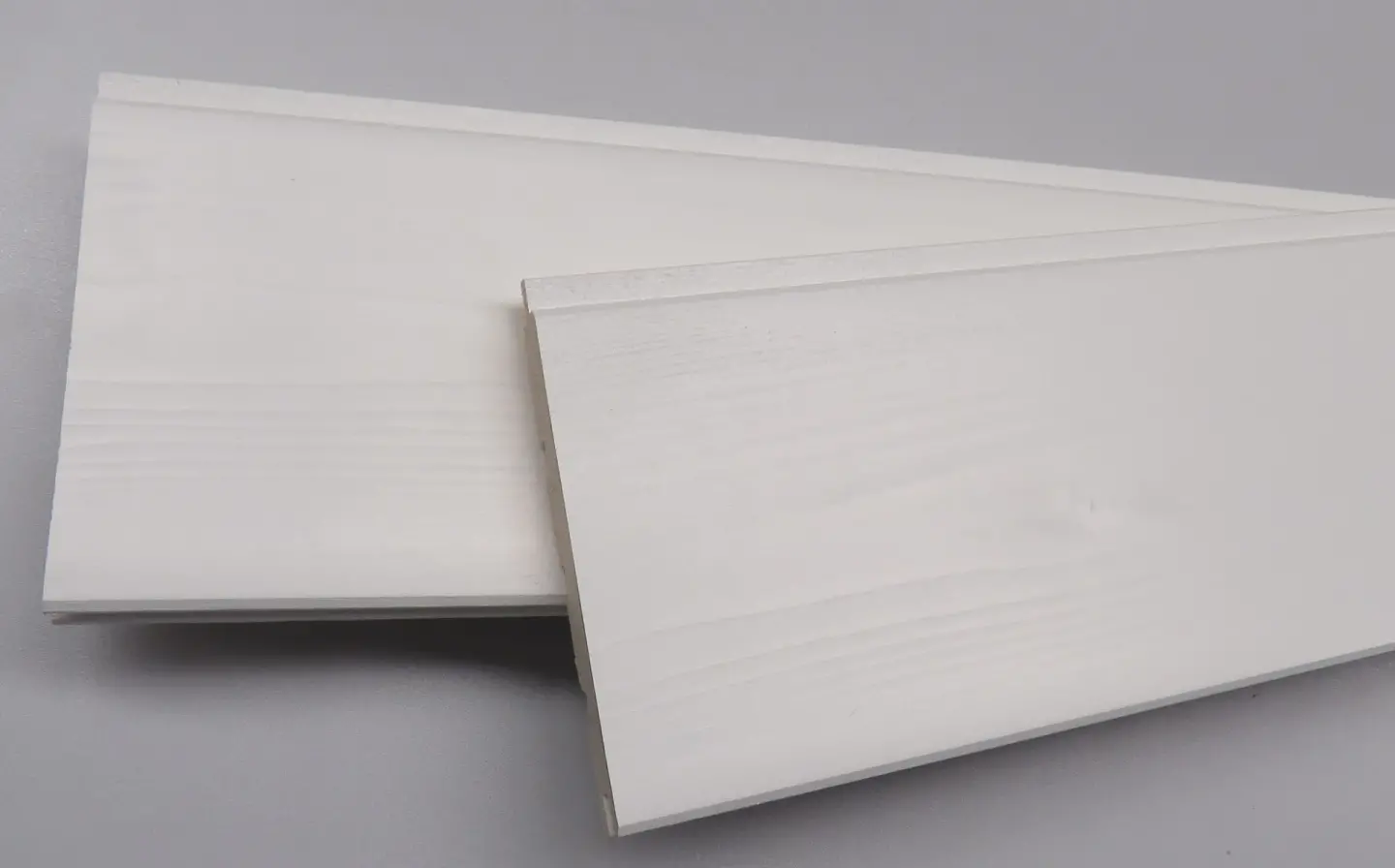 Holzoberflächenbehandlung, Holz-Veredelung; behandelte Profilhölzer aus Fichte Holzoberflächenbehandlung, Holz-Veredelung; behandelte Profilhölzer aus Fichte