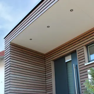 Holzoberflächenbehandlung, Holz-Veredelung; behandelte Profilhölzer aus Fichte Holzoberflächenbehandlung, Holz-Veredelung; behandelte Profilhölzer aus Fichte