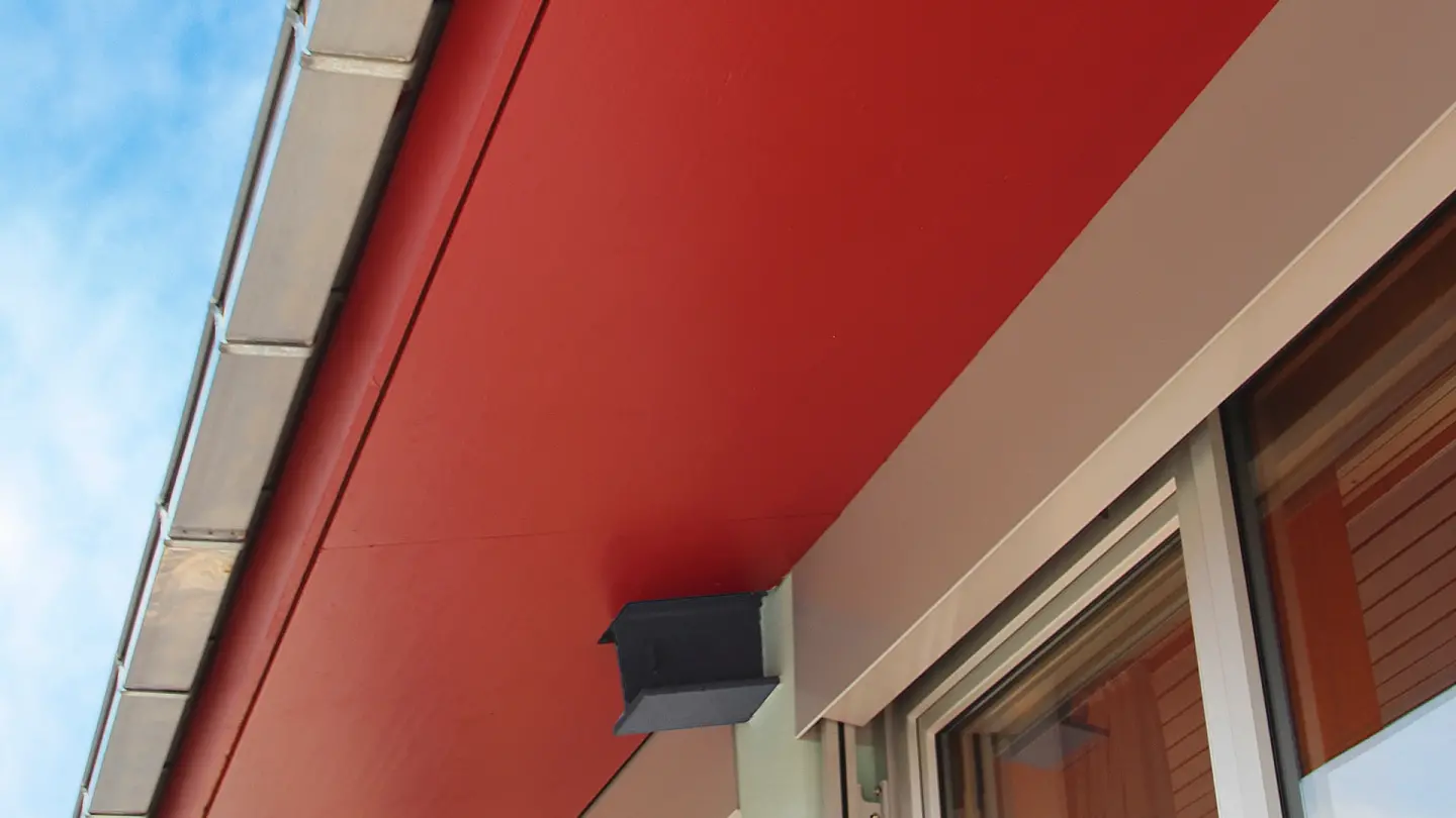 Holzoberflächenbehandlung, Holz-Veredelung; behandelte Profilhölzer aus Fichte Holzoberflächenbehandlung, Holz-Veredelung; behandelte Profilhölzer aus Fichte