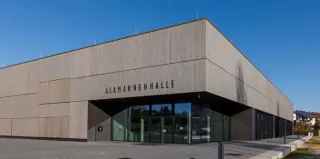 Holzoberflächenbehandlung, Holz-Veredelung; behandelte Profilhölzer aus Fichte Holzoberflächenbehandlung, Holz-Veredelung; behandelte Profilhölzer aus Fichte