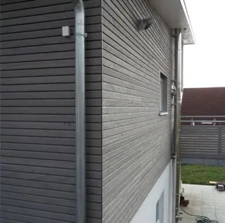 Holzoberflächenbehandlung, Holz-Veredelung; behandelte Profilhölzer aus Fichte Holzoberflächenbehandlung, Holz-Veredelung; behandelte Profilhölzer aus Fichte