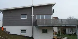 Holzoberflächenbehandlung, Holz-Veredelung; behandelte Profilhölzer aus Fichte Holzoberflächenbehandlung, Holz-Veredelung; behandelte Profilhölzer aus Fichte