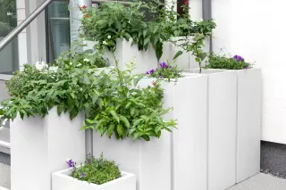 BALKOGRÜN® - Pflanzgefäße aus Faserbeton für Balkone BALKOGRÜN® - Pflanzgefäße aus Faserbeton für Balkone