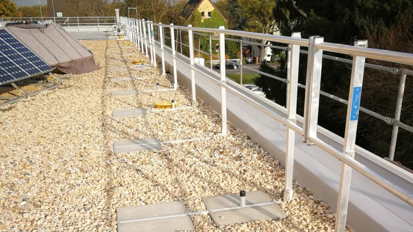 Seitenschutzsysteme und Geländer LUX-top® G-T Seitenschutzsysteme und Geländer LUX-top® G-T