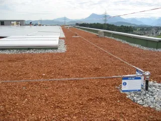 Horizontales Edelstahl-Seilsicherungsystem LUX-top® FSE 2003 Horizontales Edelstahl-Seilsicherungsystem LUX-top® FSE 2003