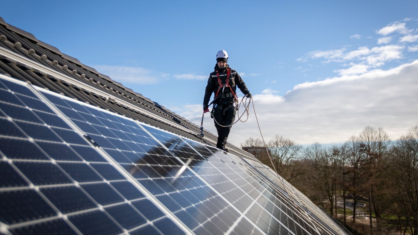 Absturzsicherung LUX-top® an PV-Anlagen