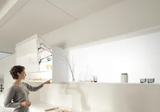 Bewegungstechnologie: Dämpfungsysteme, mech. und elekt. Öffnungsunterstützungen Bewegungstechnologie: Dämpfungsysteme, mech. und elekt. Öffnungsunterstützungen