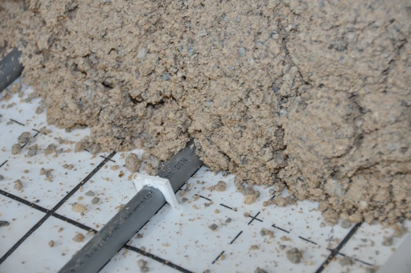 Calciumsulfatestriche und Estrichzusatzmittel Calciumsulfatestriche und Estrichzusatzmittel